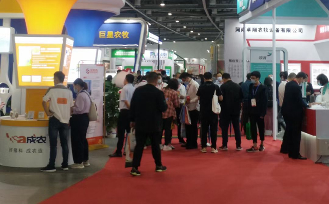 布洛爾數控切割機深受來賓歡迎，現場反響熱烈
